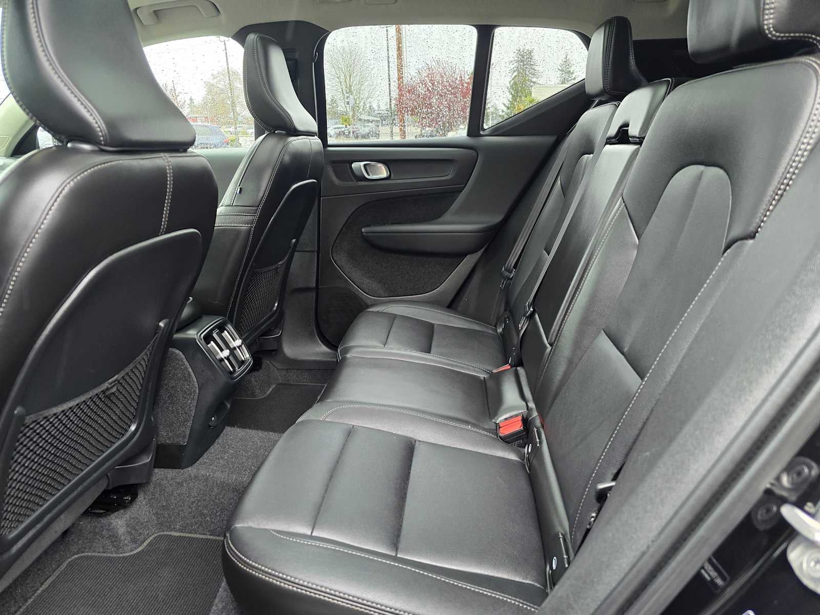 2025 Volvo XC40 Plus Dark Theme