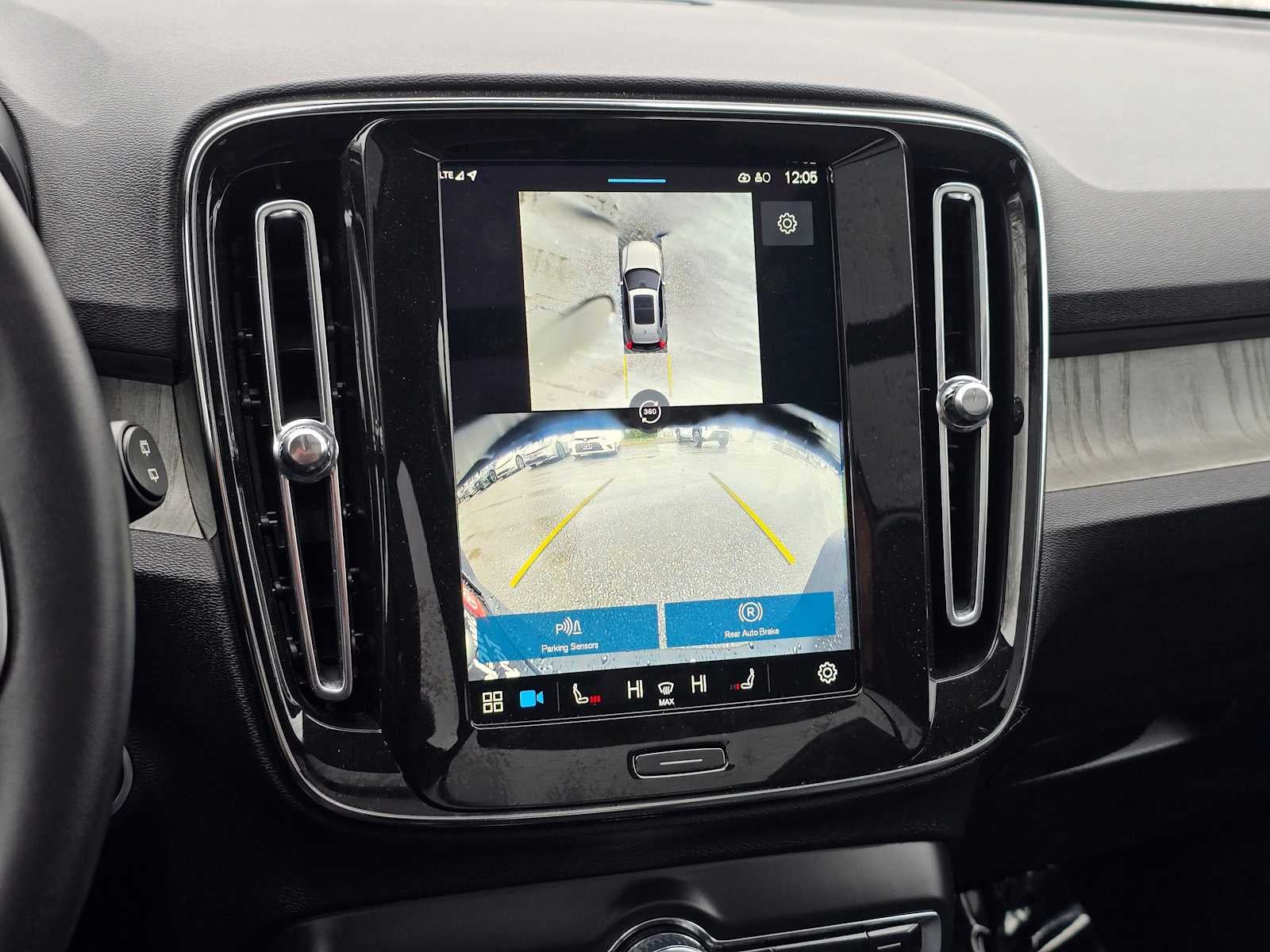 2025 Volvo XC40 Plus Dark Theme