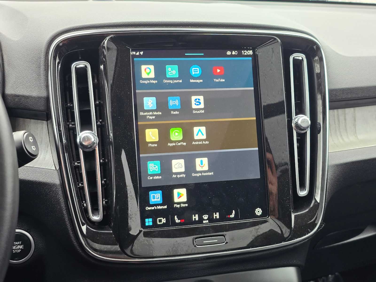 2025 Volvo XC40 Plus Dark Theme