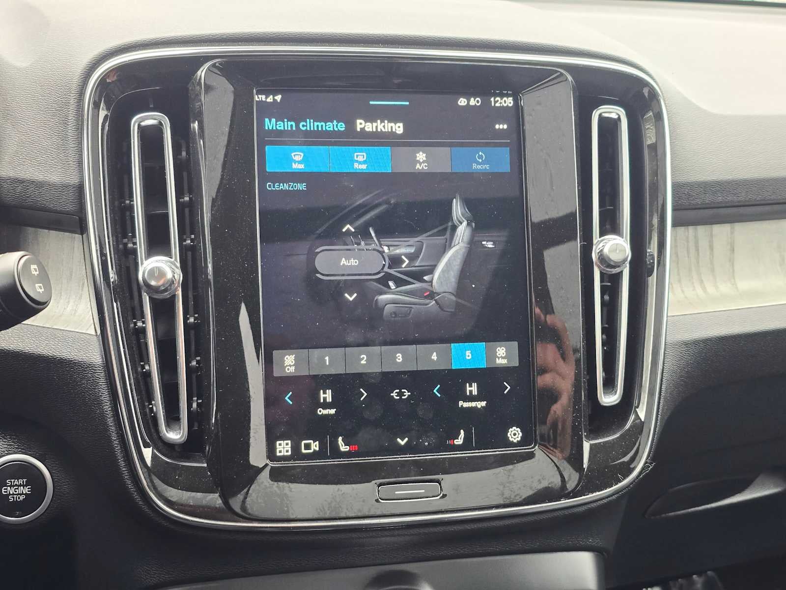 2025 Volvo XC40 Plus Dark Theme