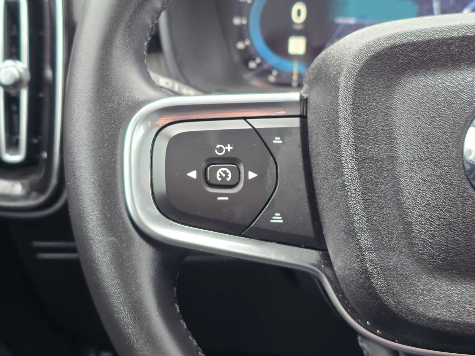 2025 Volvo XC40 Plus Dark Theme