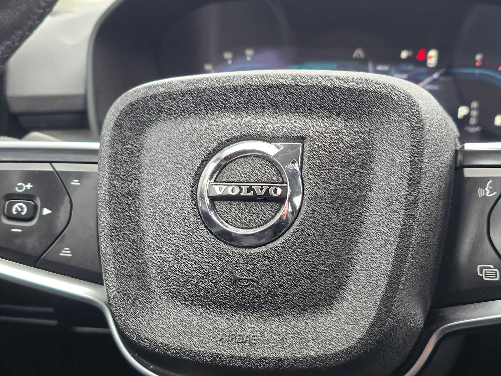 2025 Volvo XC40 Plus Dark Theme