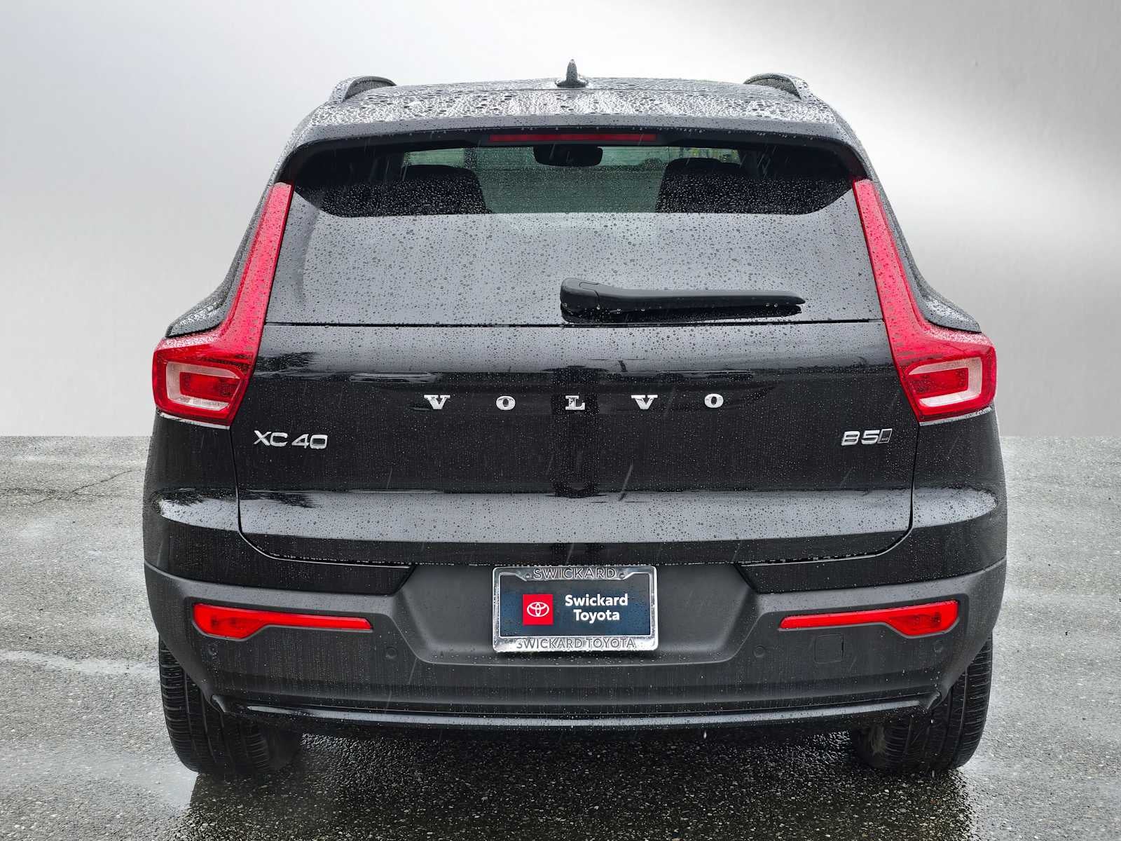 2025 Volvo XC40 Plus Dark Theme