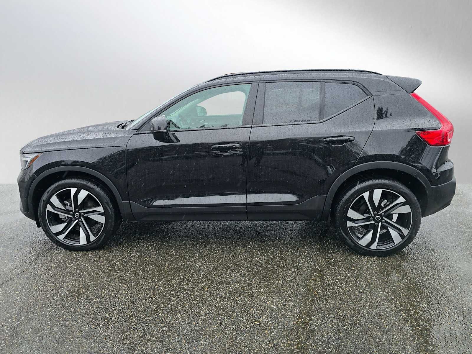 2025 Volvo XC40 Plus Dark Theme