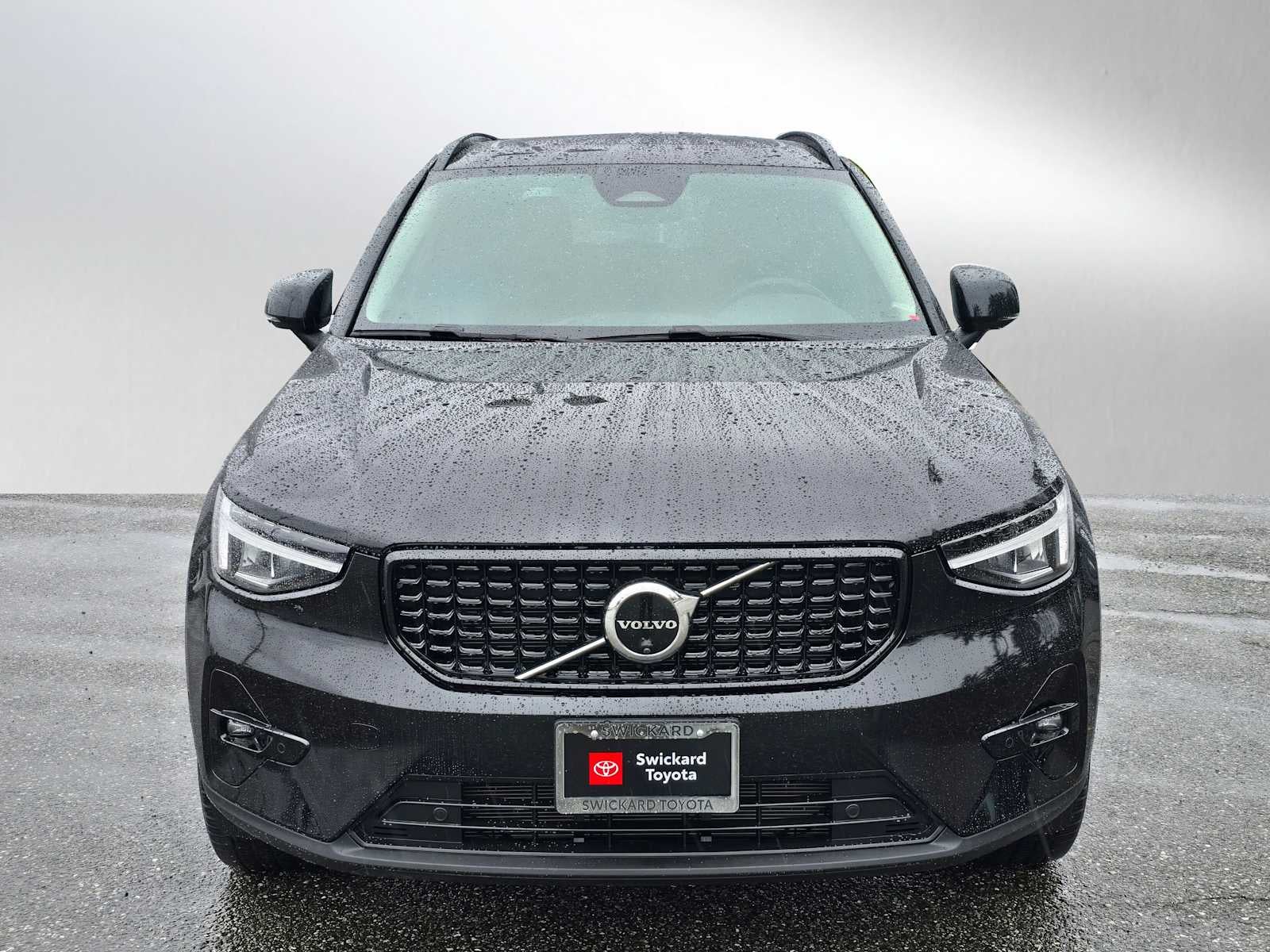2025 Volvo XC40 Plus Dark Theme