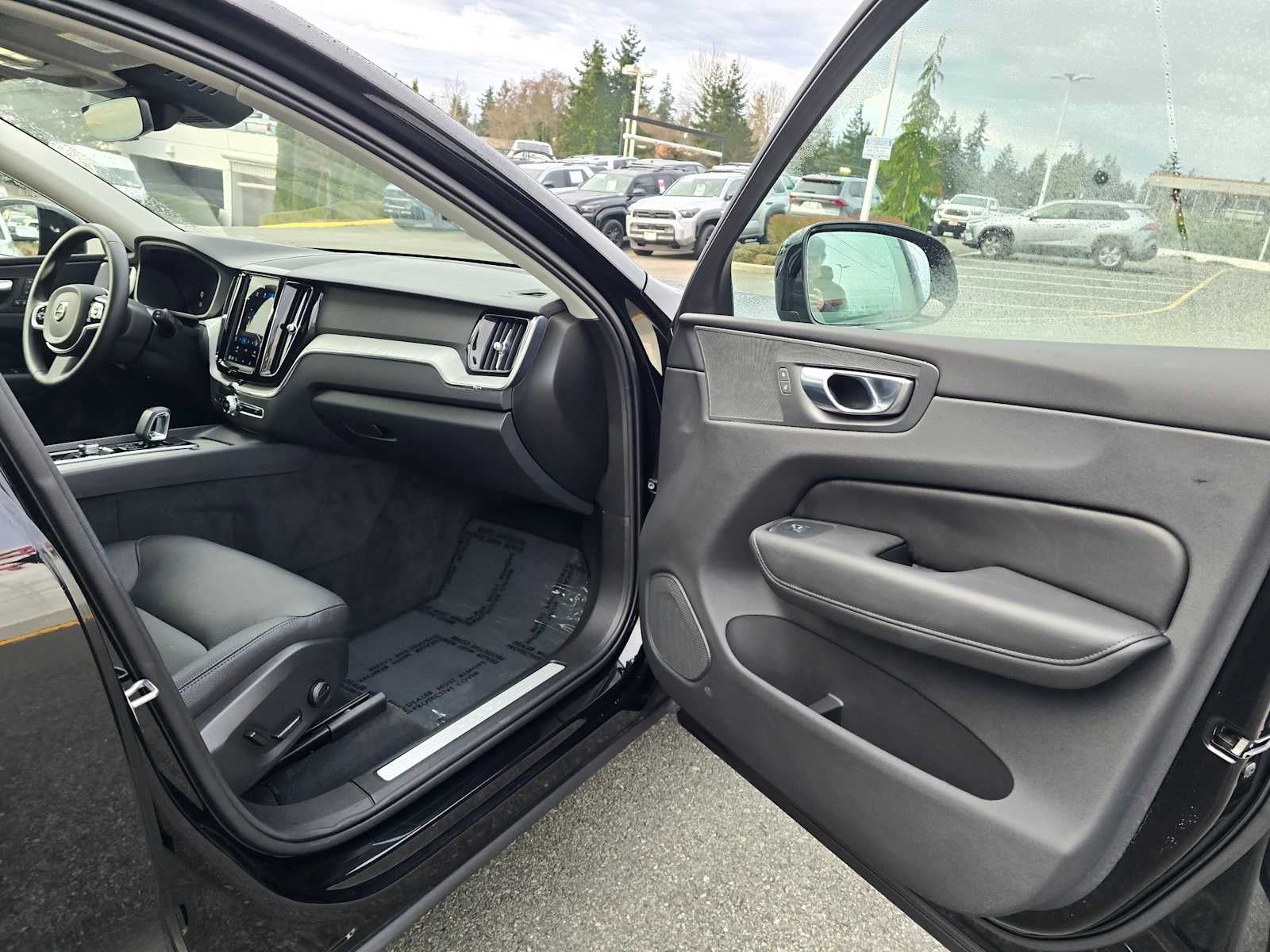 2025 Volvo XC60 Plus