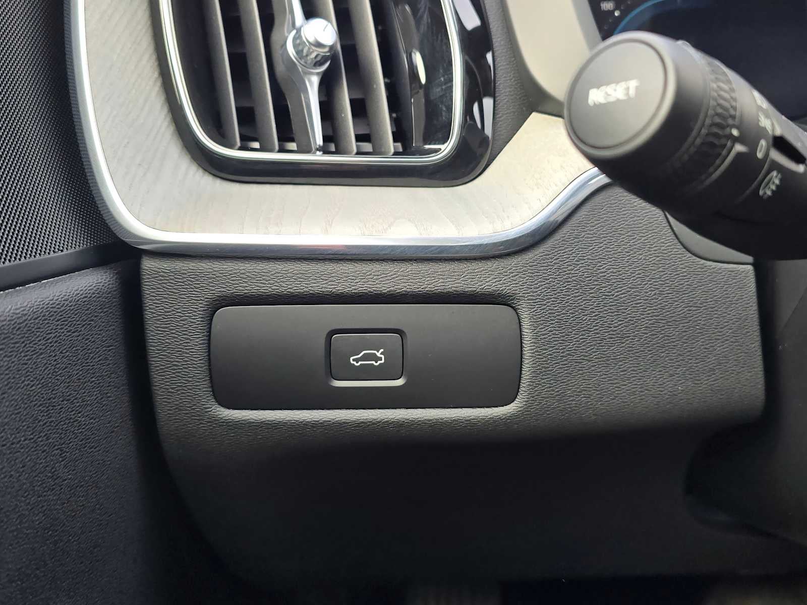 2025 Volvo XC60 Plus