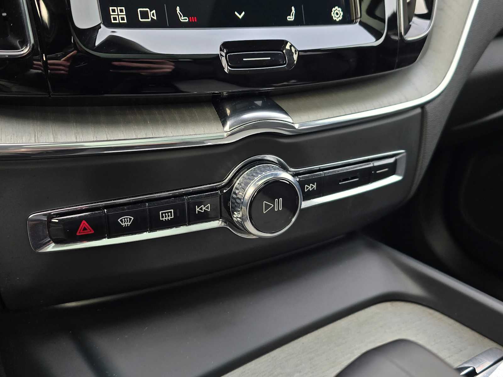 2025 Volvo XC60 Plus