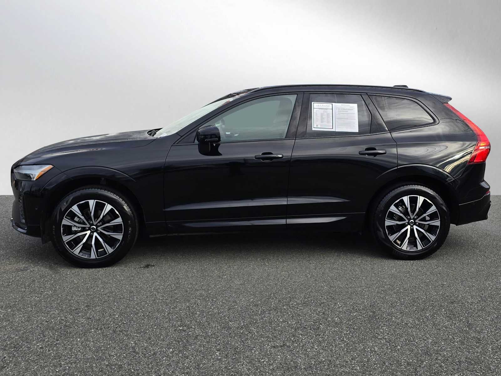 2025 Volvo XC60 Plus