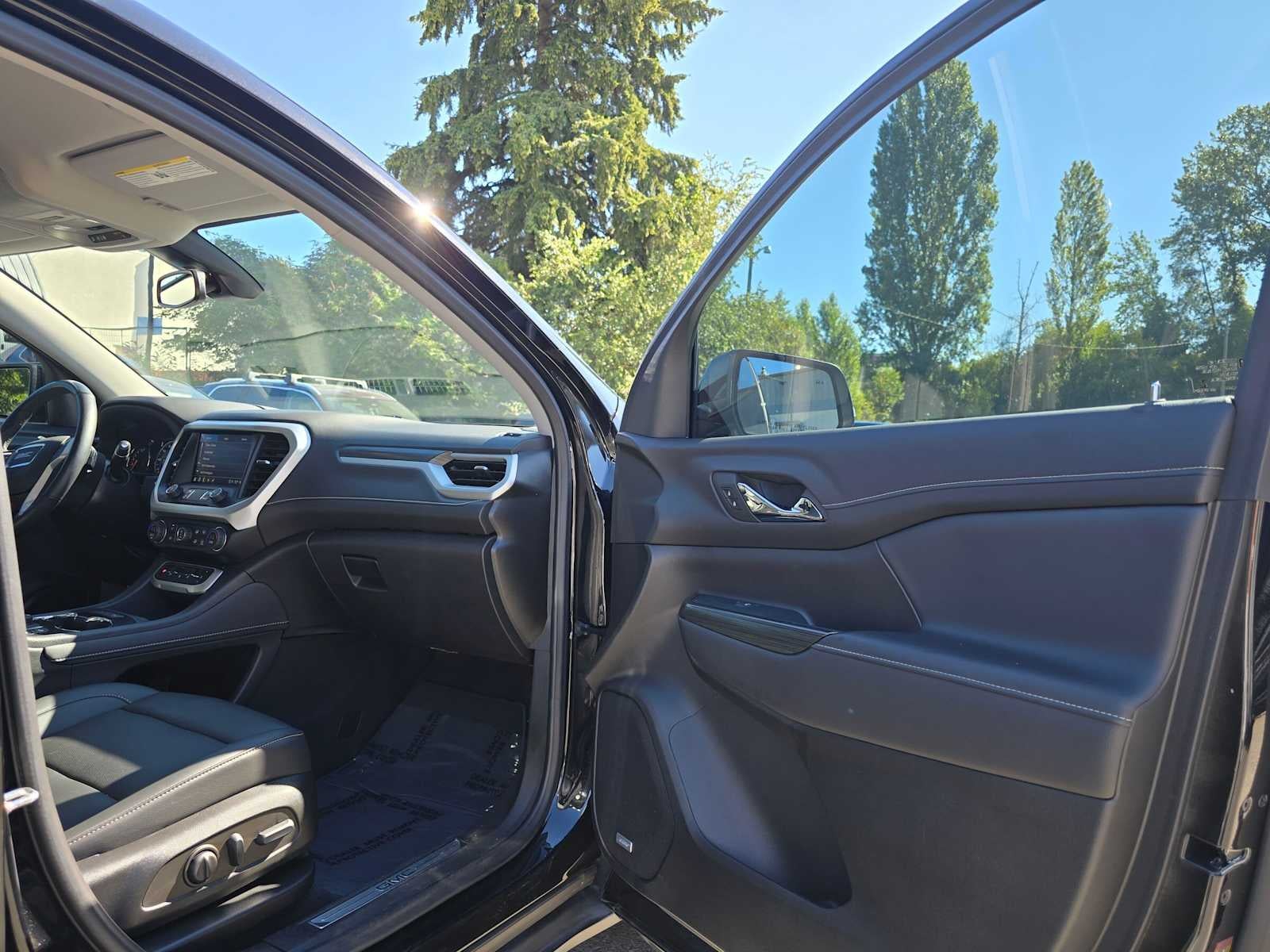 2022 GMC Acadia SLT