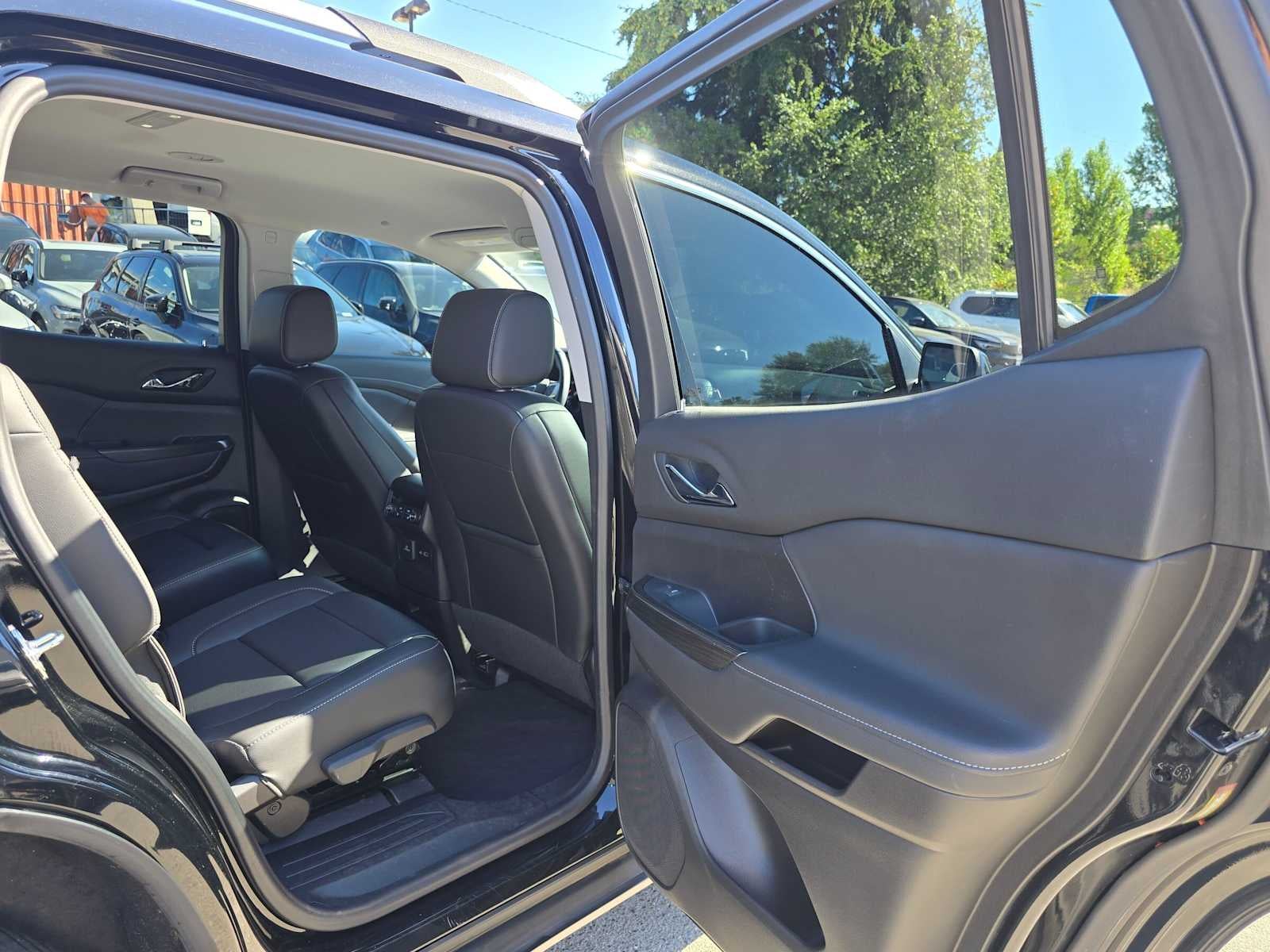 2022 GMC Acadia SLT
