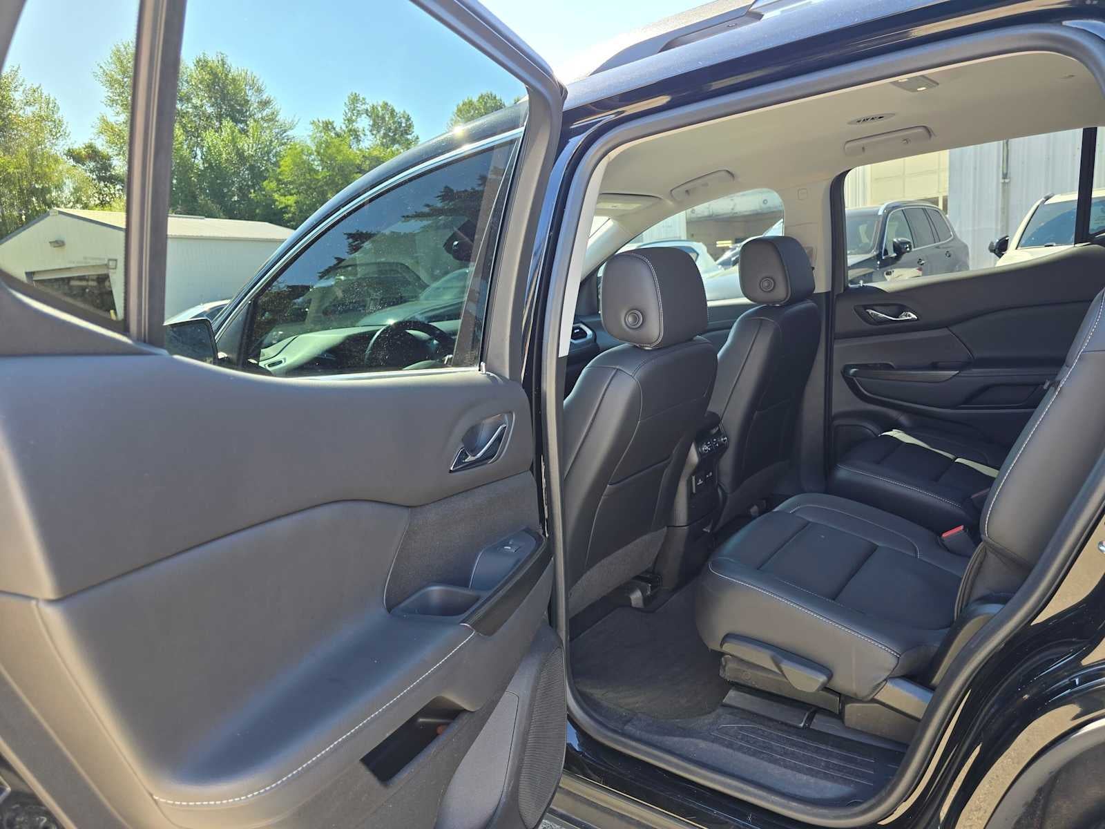 2022 GMC Acadia SLT