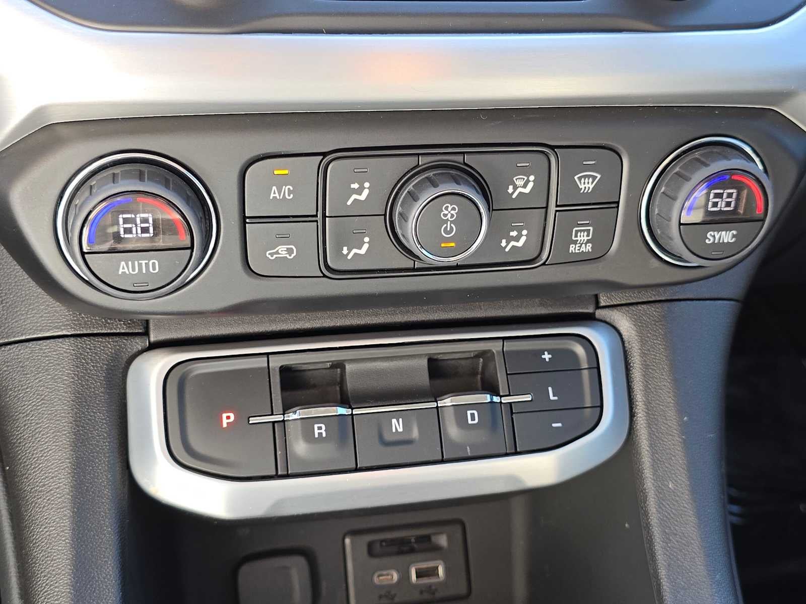 2022 GMC Acadia SLT
