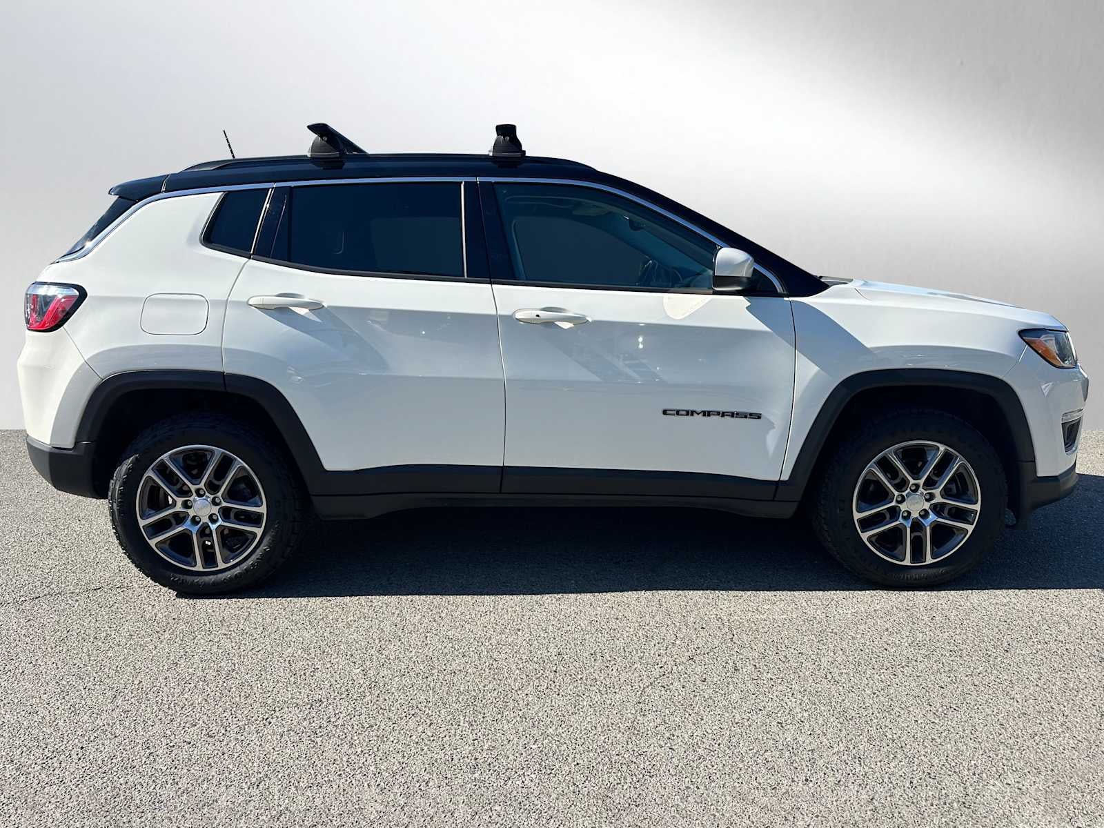 2020 Jeep Compass Latitude w/Sun/Safety Pkg