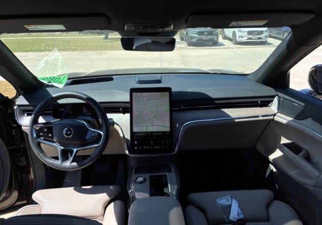 2025 Volvo EX90 Plus