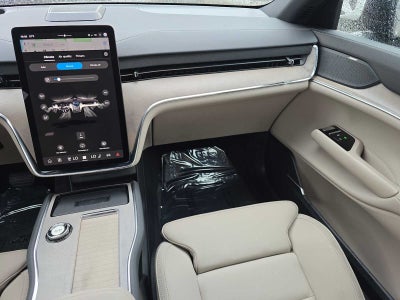 2025 Volvo EX90 Plus