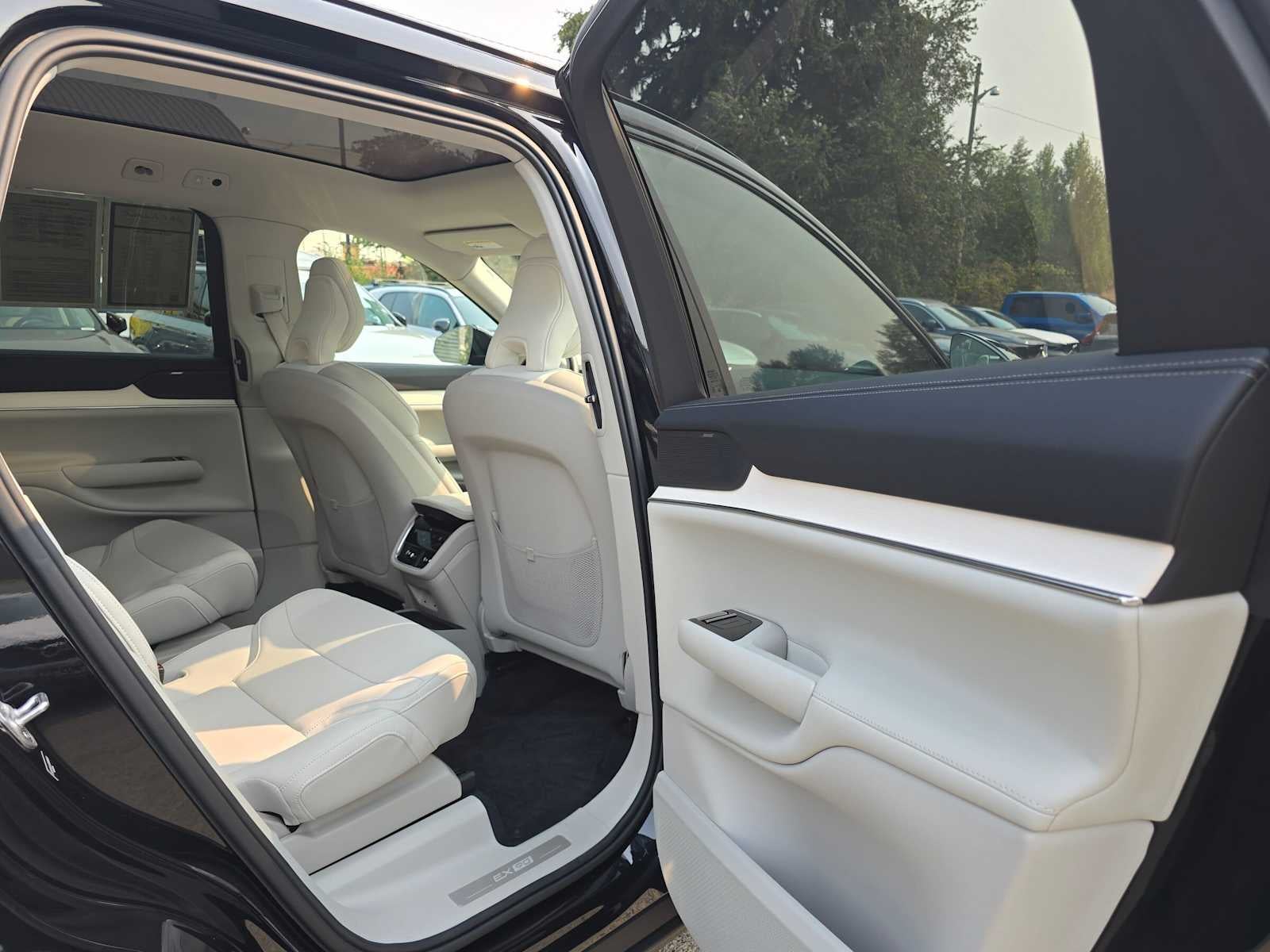 2025 Volvo EX90 Ultra