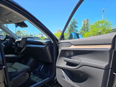 2025 Volvo EX90 Plus