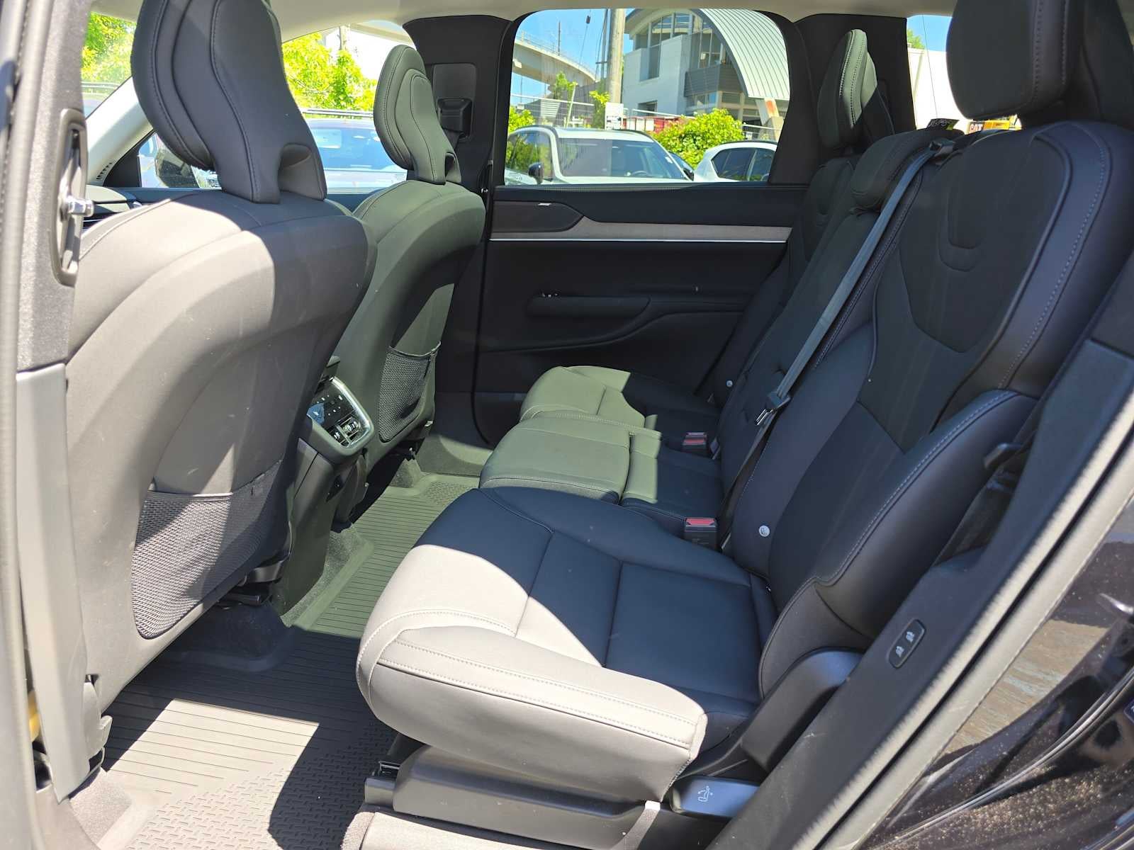 2025 Volvo EX90 Plus