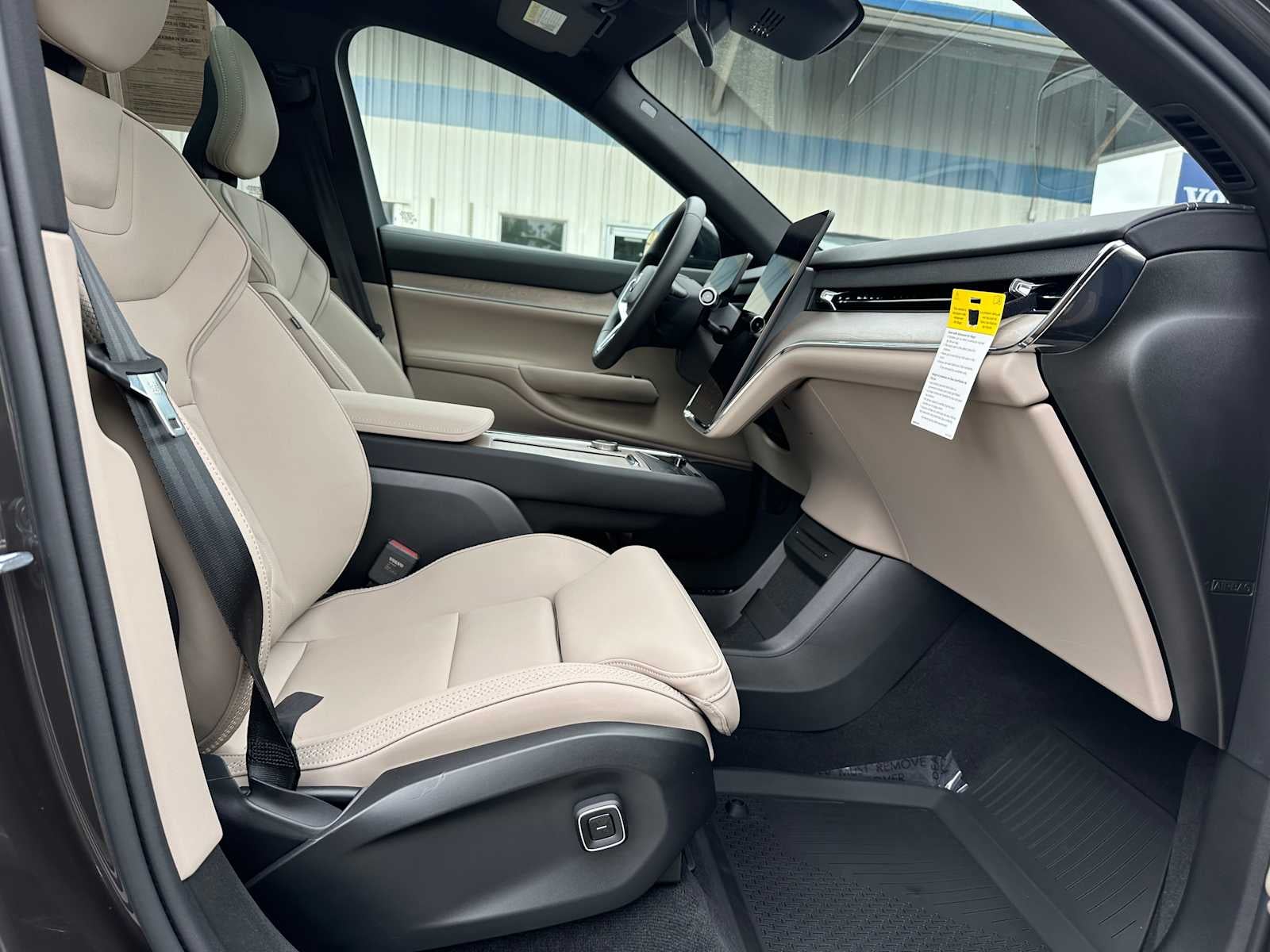 2025 Volvo EX90 Plus
