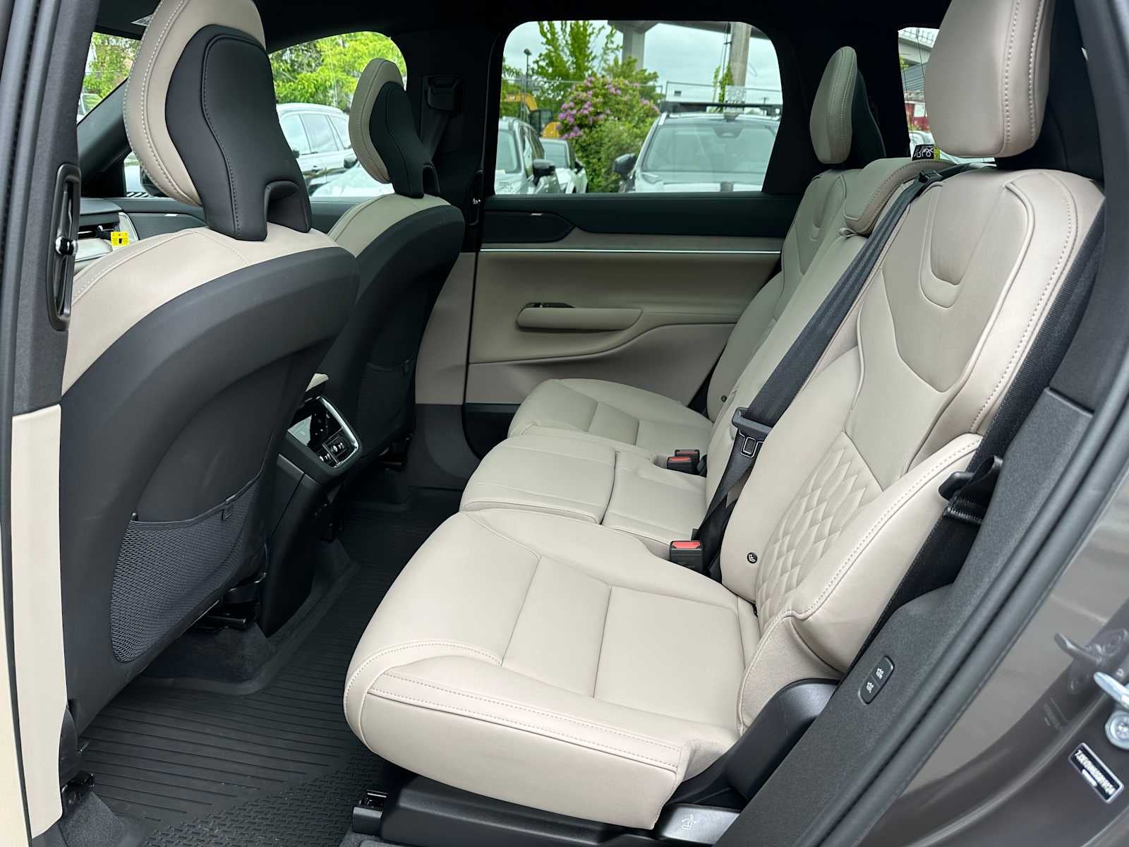 2025 Volvo EX90 Plus