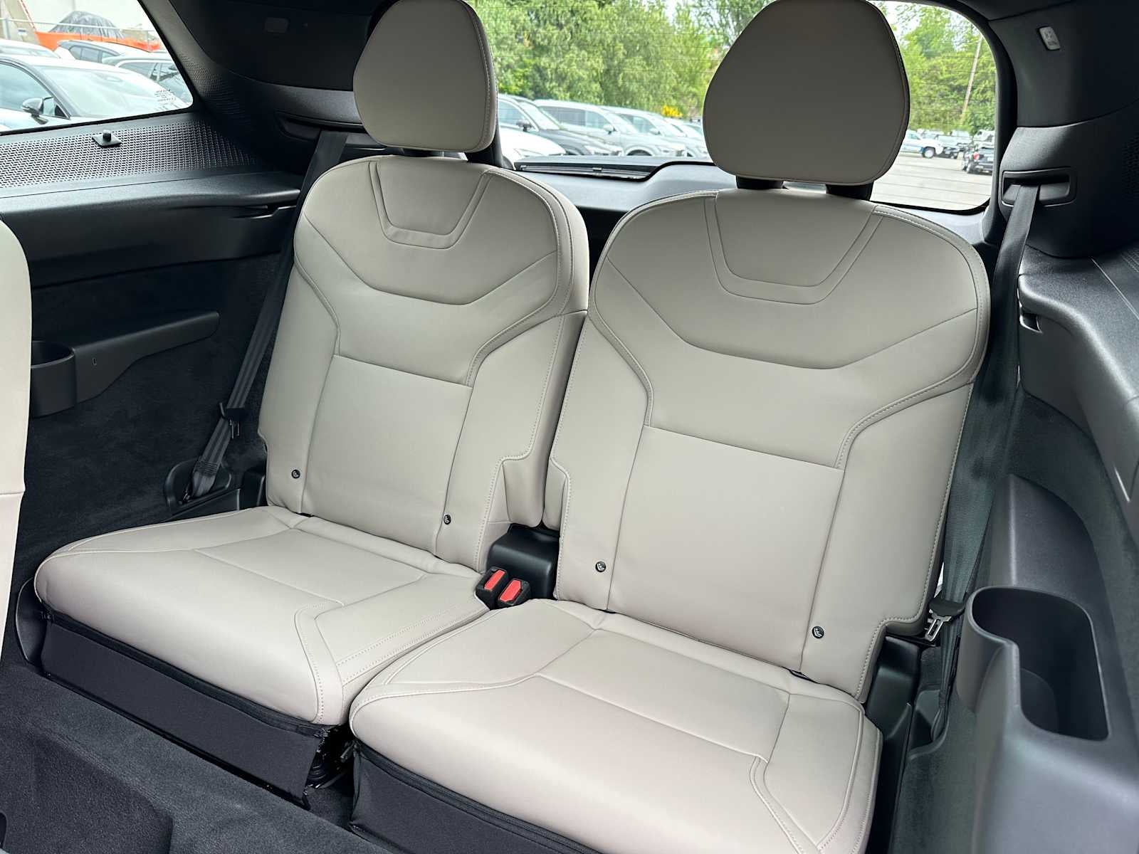 2025 Volvo EX90 Plus