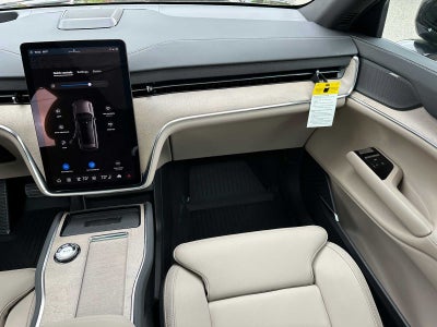2025 Volvo EX90 Plus