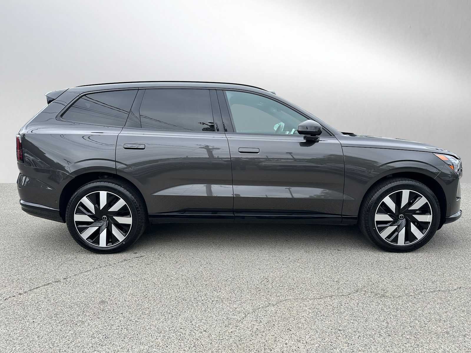 2025 Volvo EX90 Plus