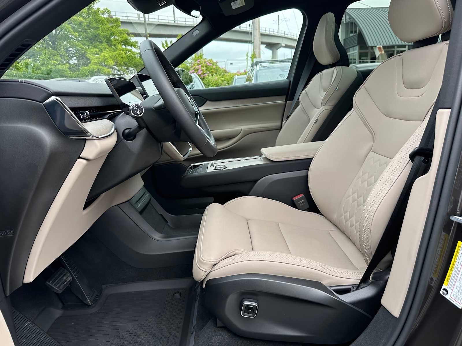 2025 Volvo EX90 Plus