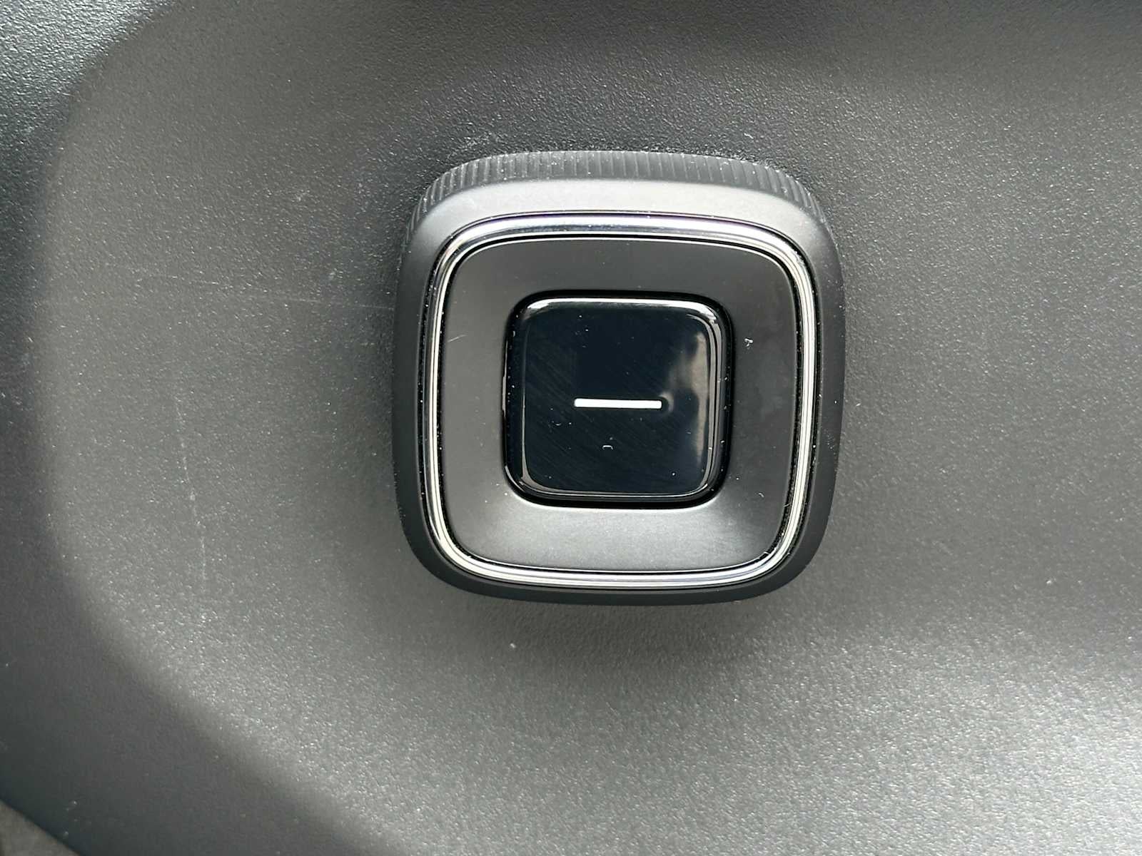 2025 Volvo EX90 Plus