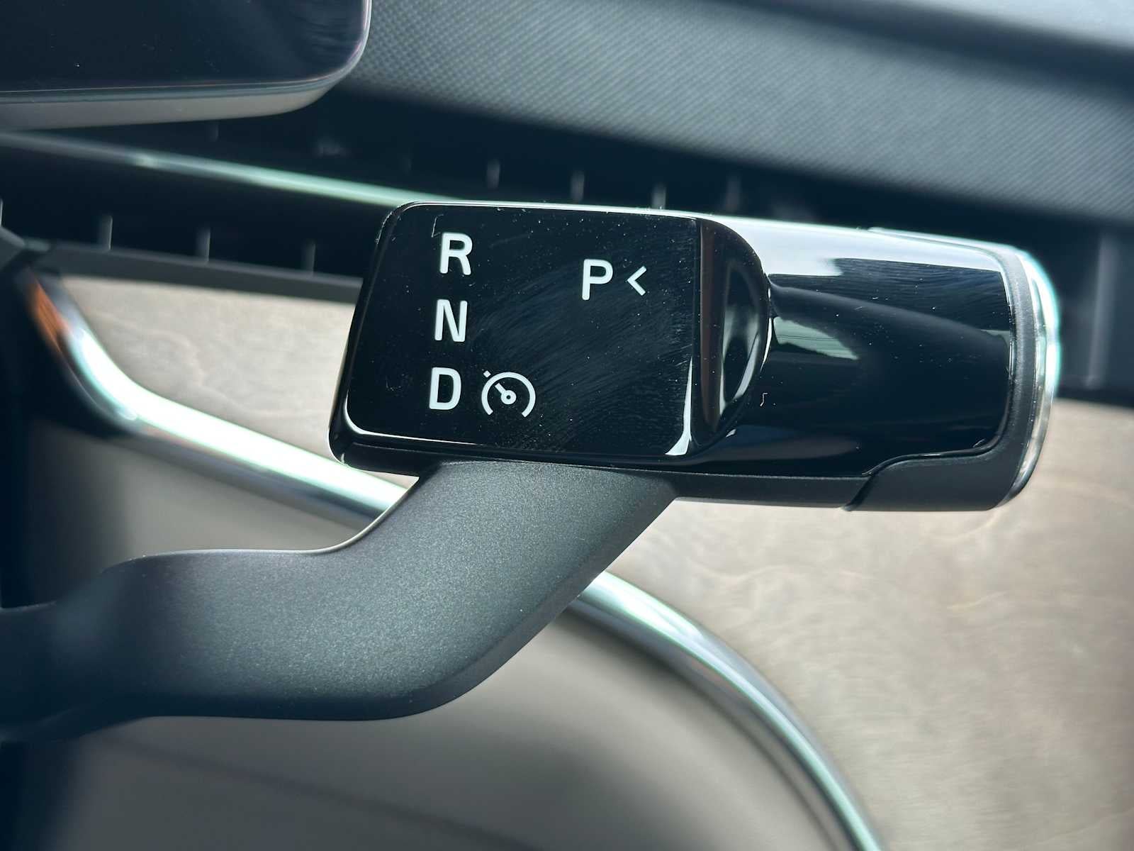2025 Volvo EX90 Plus