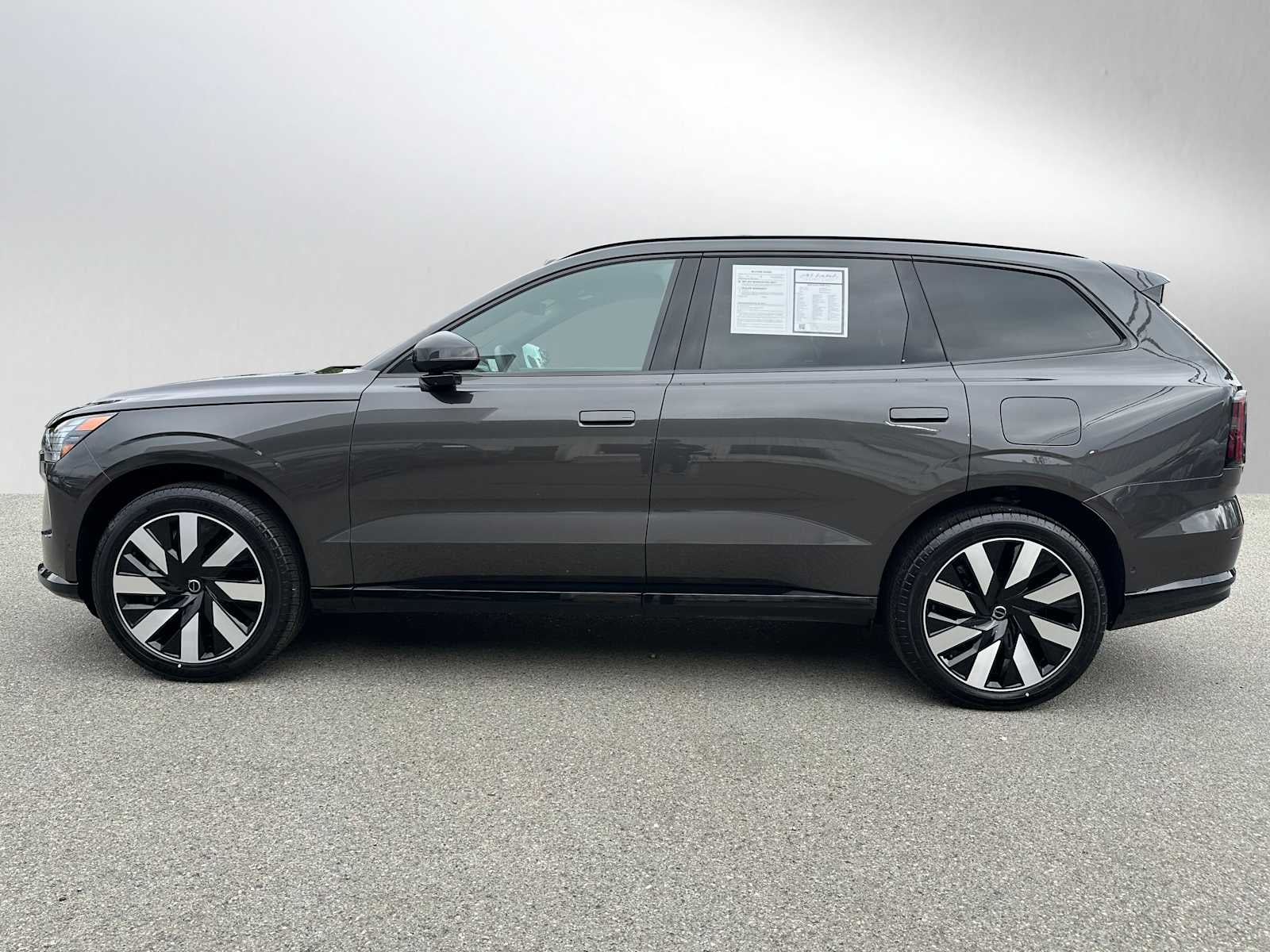 2025 Volvo EX90 Plus
