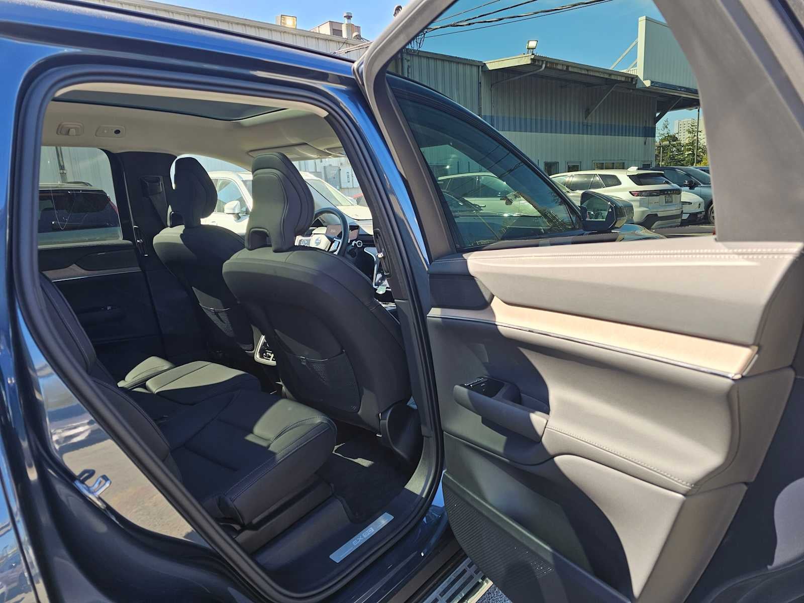 2025 Volvo EX90 Plus