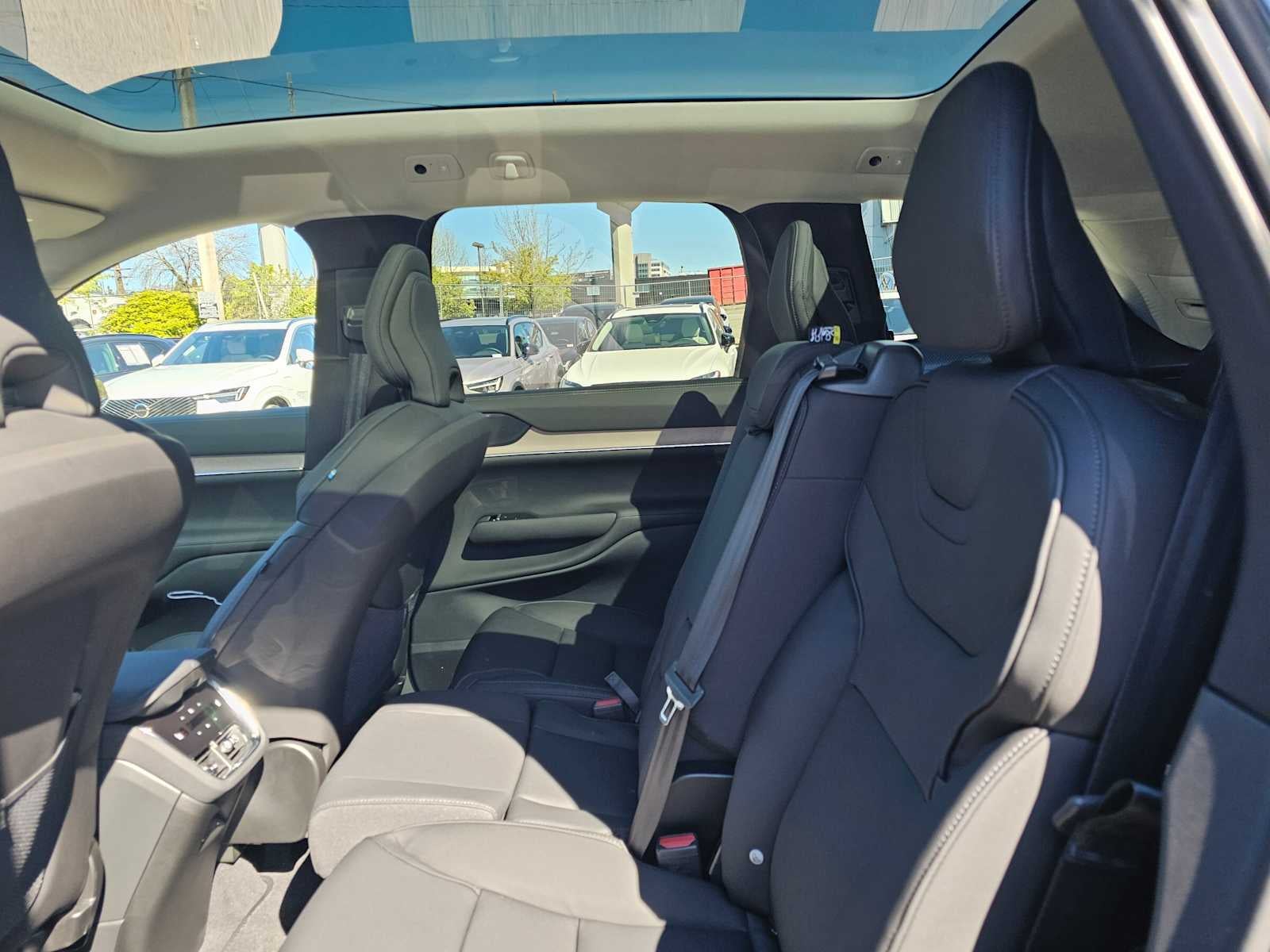 2025 Volvo EX90 Plus