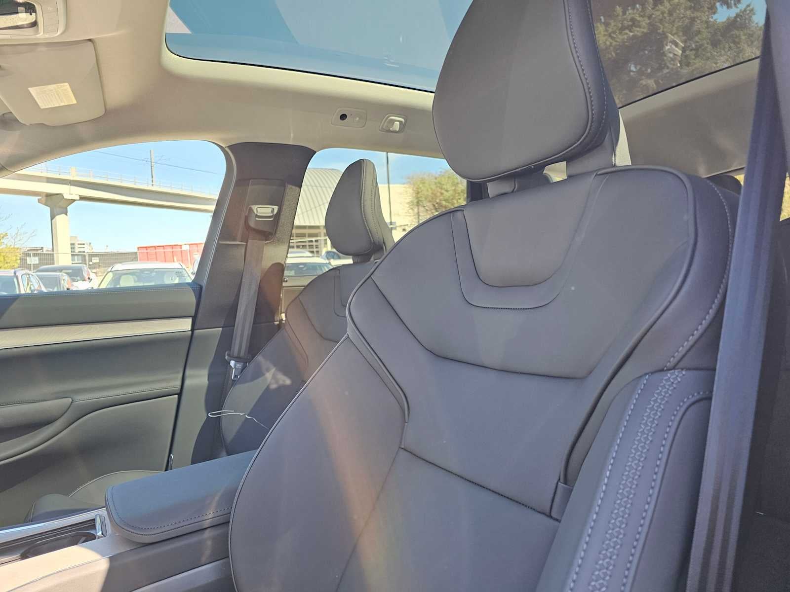 2025 Volvo EX90 Plus