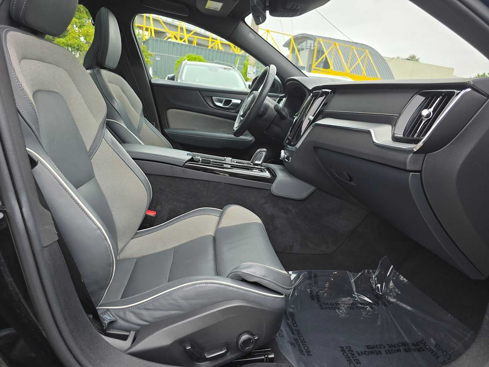 2022 Volvo S60 Recharge Plug-In Hybrid R-Design