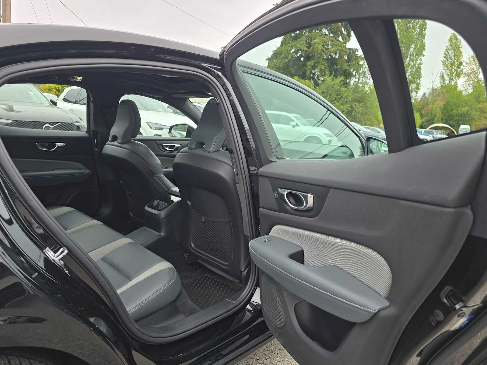 2022 Volvo S60 Recharge Plug-In Hybrid R-Design