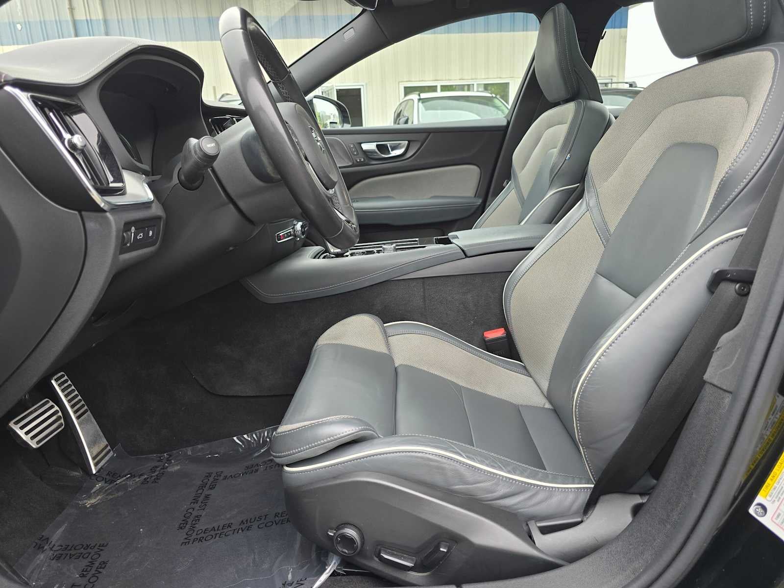 2022 Volvo S60 Recharge Plug-In Hybrid R-Design