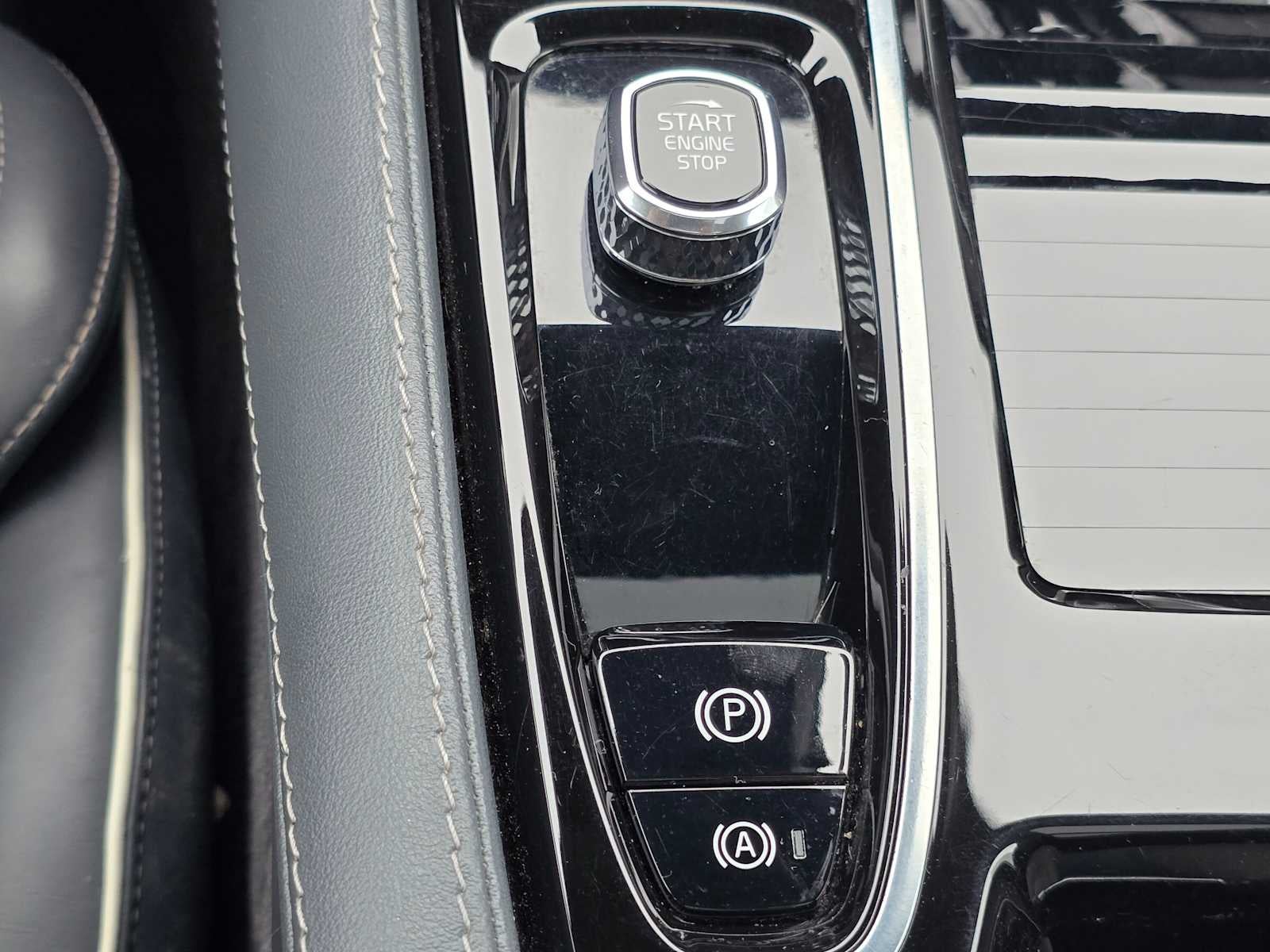 2022 Volvo S60 Recharge Plug-In Hybrid R-Design