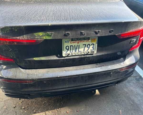 2022 Volvo S60 Recharge Plug-In Hybrid Black Edition R-Design