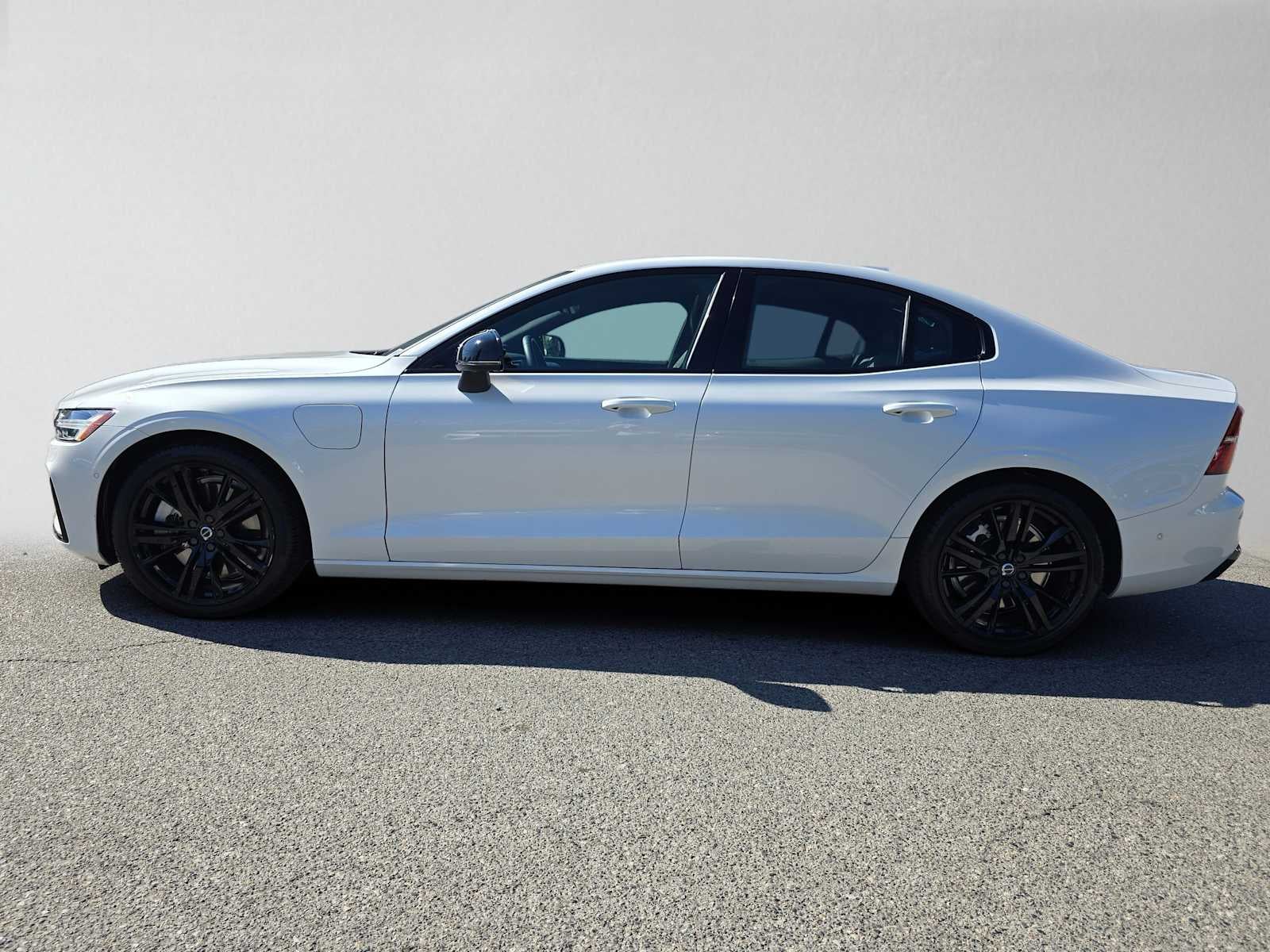 2024 Volvo S60 Recharge Plug-In Hybrid Ultimate Black Edition