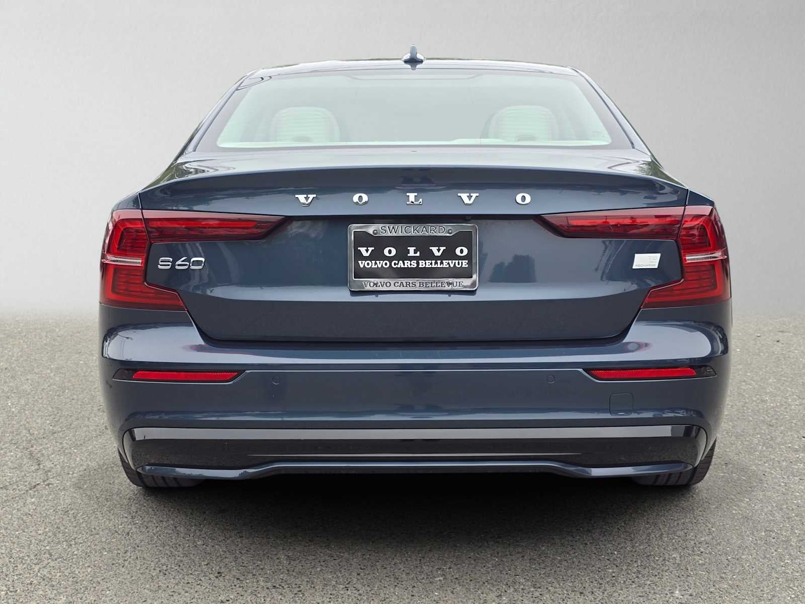 2024 Volvo S60 Recharge Plug-In Hybrid Plus Dark Theme