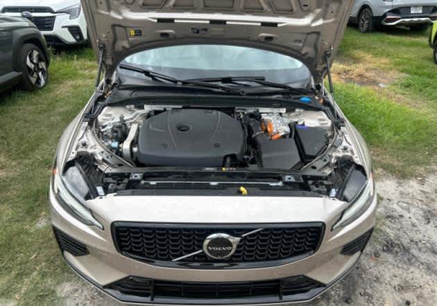 2024 Volvo S60 Recharge Plug-In Hybrid Plus Dark Theme