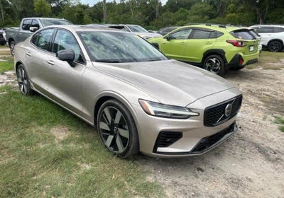 2024 Volvo S60 Recharge Plug-In Hybrid Plus Dark Theme