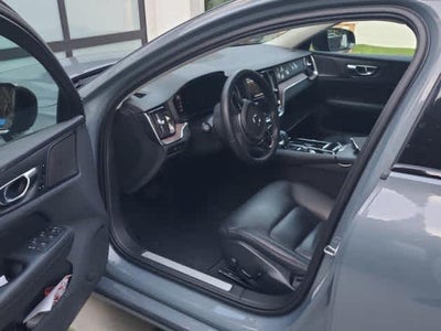 2023 Volvo S60 Recharge Plug-In Hybrid Plus Dark Theme