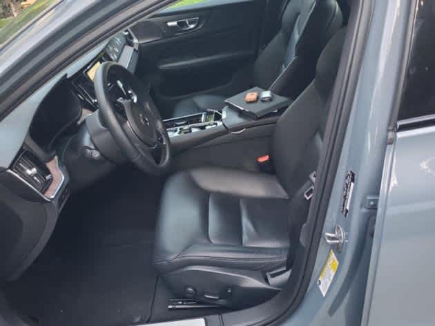 2023 Volvo S60 Recharge Plug-In Hybrid Plus Dark Theme