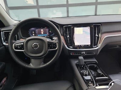 2023 Volvo S60 Recharge Plug-In Hybrid Plus Dark Theme