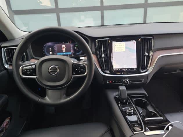 2023 Volvo S60 Recharge Plug-In Hybrid Plus Dark Theme