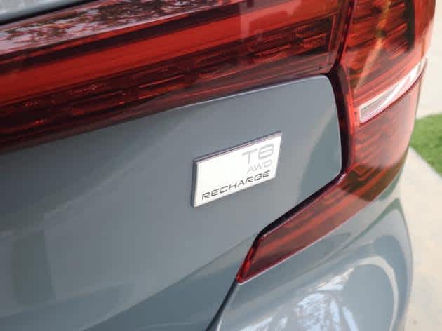 2023 Volvo S60 Recharge Plug-In Hybrid Plus Dark Theme