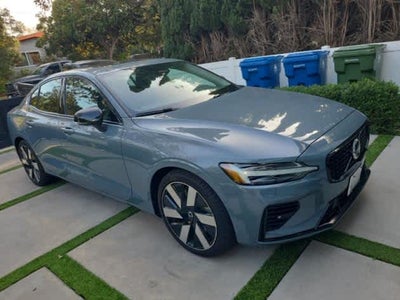 2023 Volvo S60 Recharge Plug-In Hybrid Plus Dark Theme